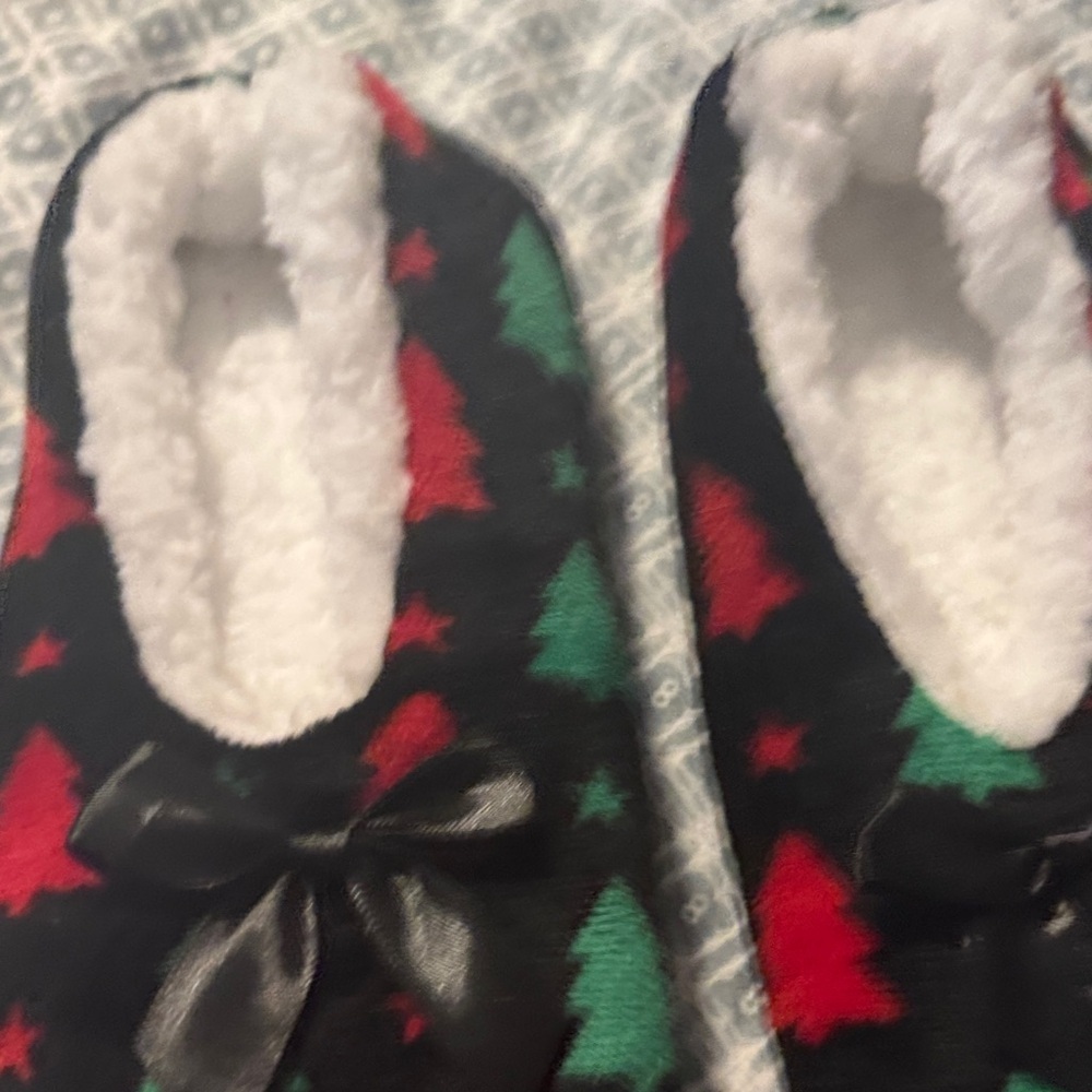 Cozy Slippers with Festive Design - Picture 3 of 5